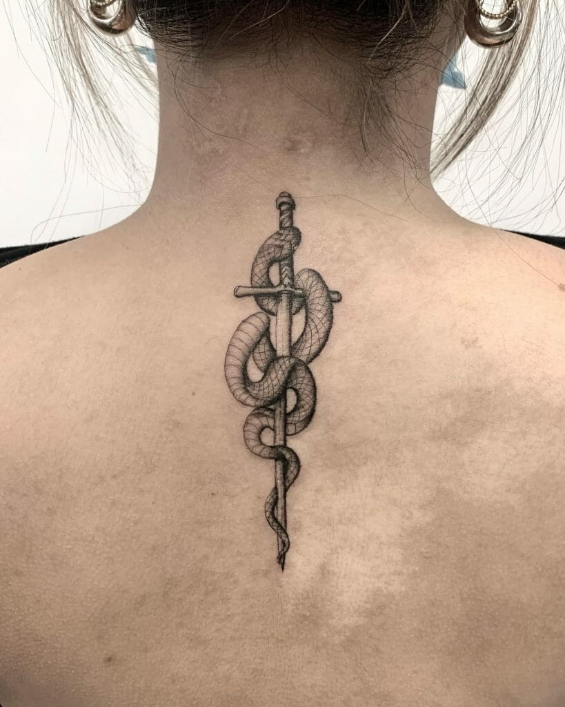 Tatuaje De Serpiente Y Daga