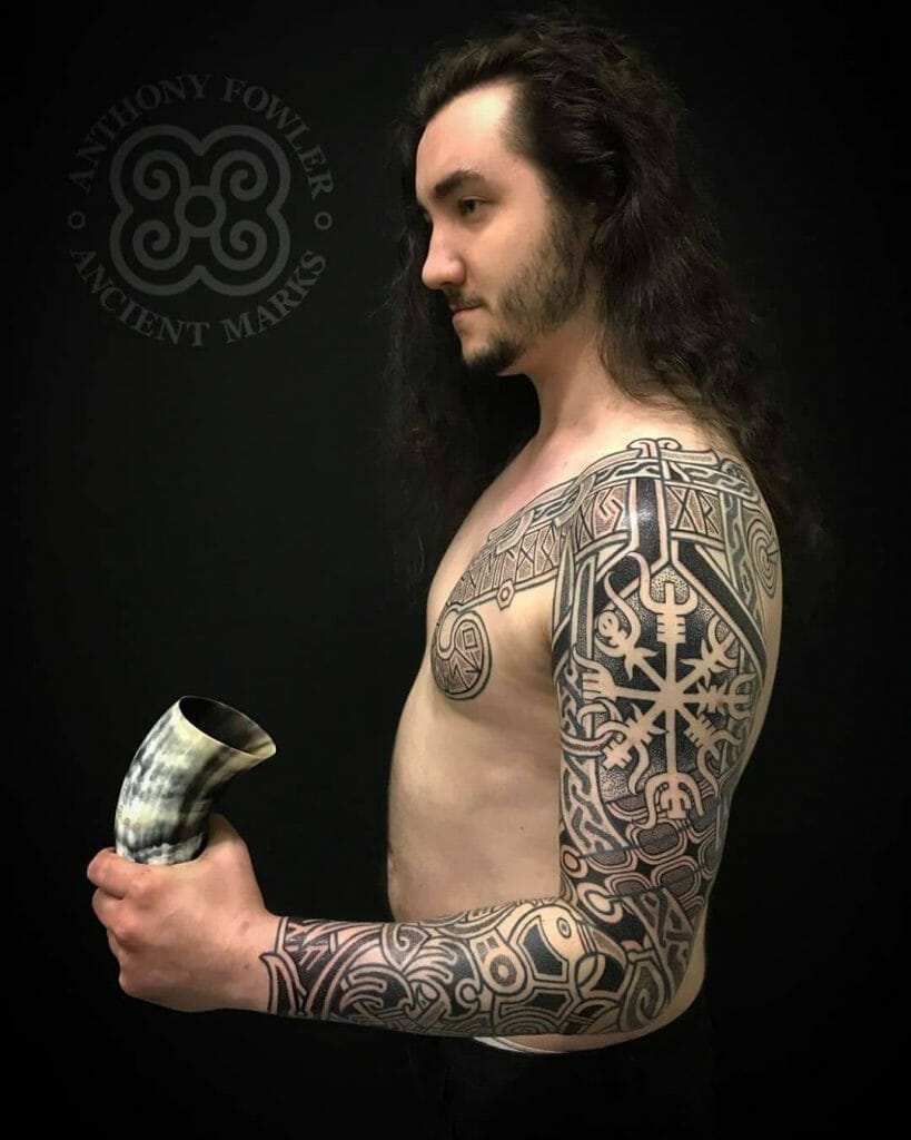 The tattoo design with Nordic and Vegvisir motifs