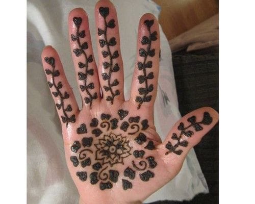 simple-heart-and-leaf-kids-mehndi