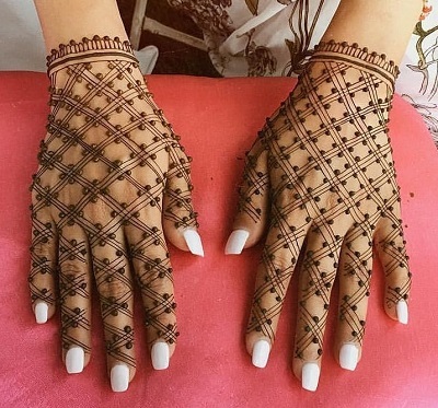 Modern Netted Stylish Mehndi Pattern for Eid