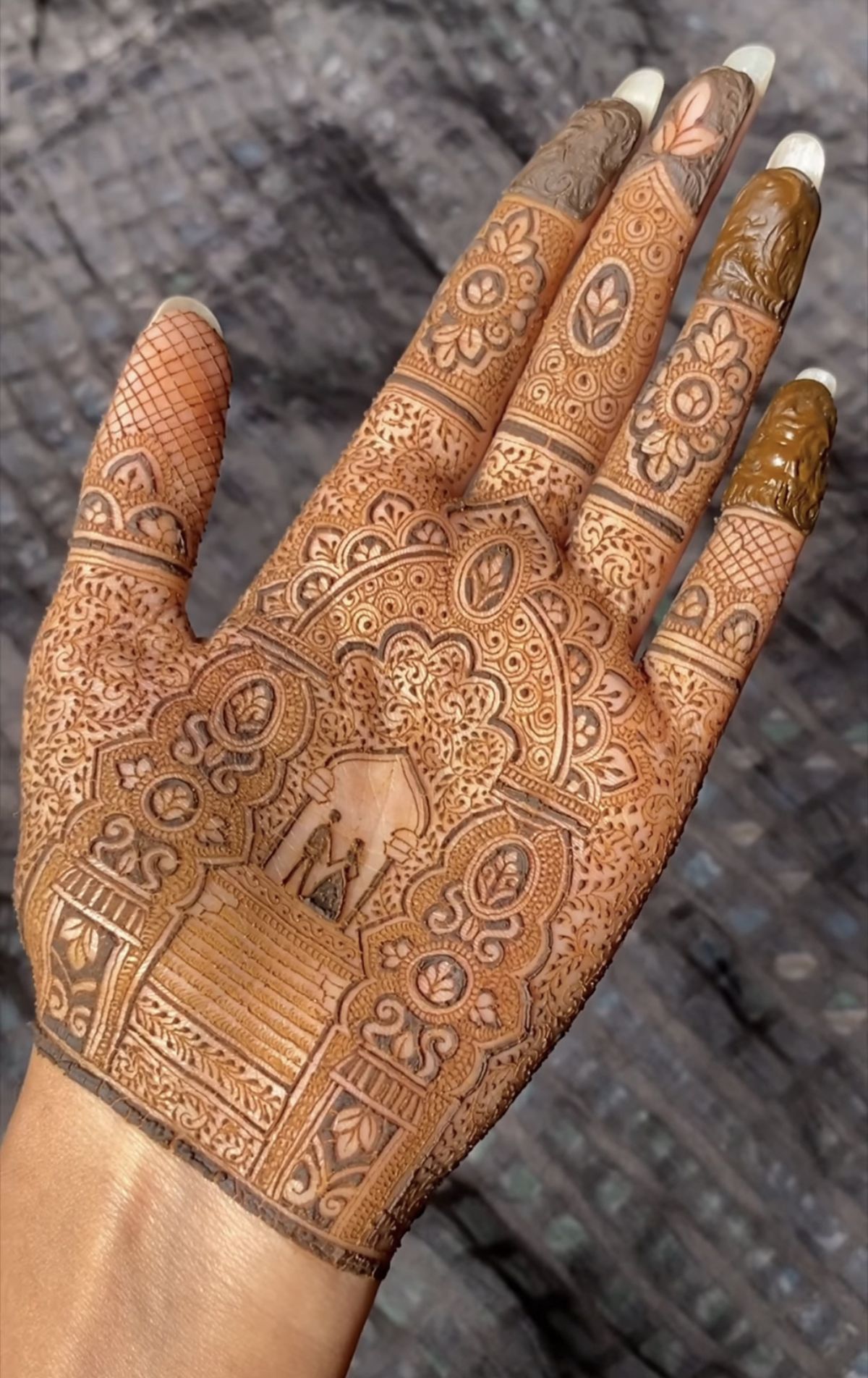 Intricate Arabic Bridal Mehndi Design for Hands