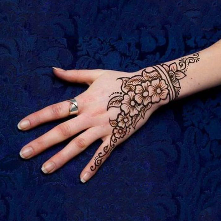 Floral Mehndi design with blooming flower motifs extending from the wrist to the back of the hand, ideal for modern and festive occasions