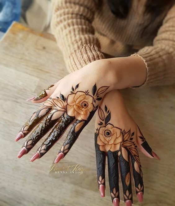 Bold floral Mehndi design with detailed roses and black shaded accents on the fingers, perfect for modern brides and festive occasions