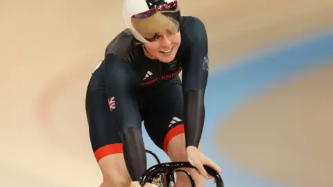 Getty Images Emma Finucane smiling on a bike in the velodrome in Paris