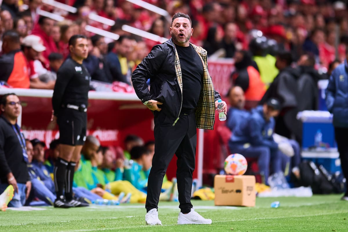 Antonio Mohamed's $40,990 Jacket at Clausura 2025 Final